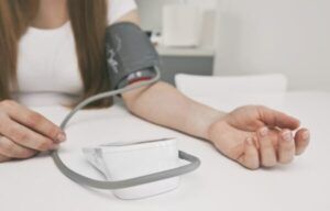 Leia mais sobre o artigo O monitoramento da pressão arterial deve ser diferente para as mulheres?